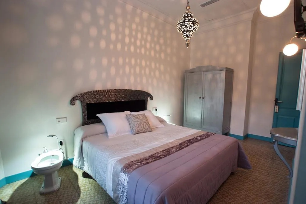 לינה וארוחת בוקר סאן פליו דה גיסולס Hotel Hostal Chic